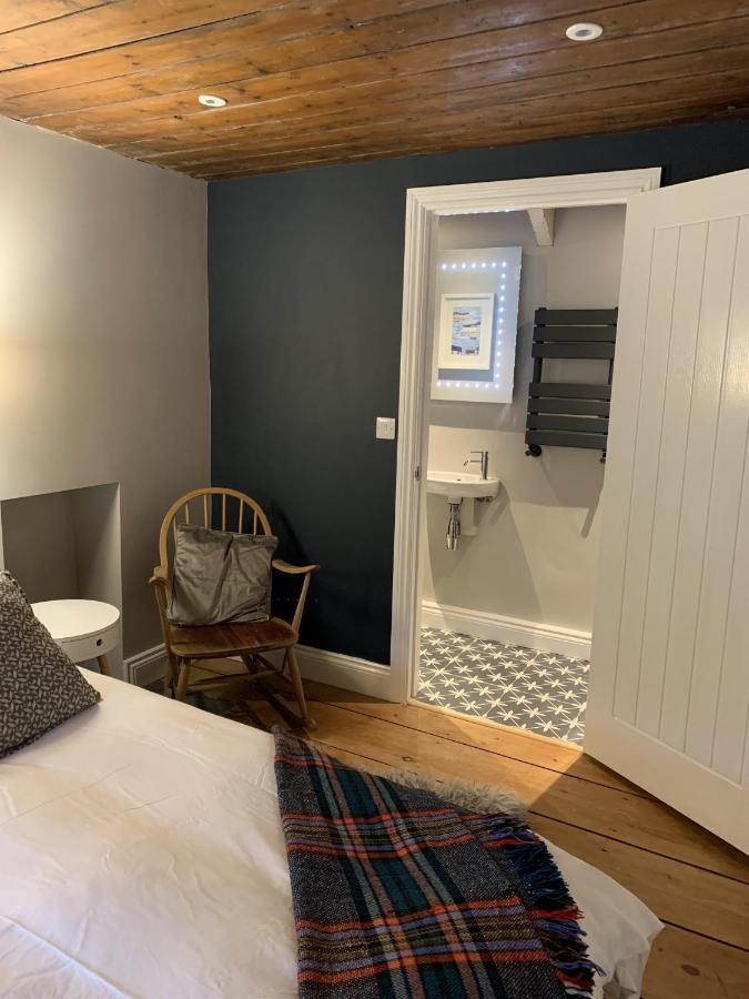 Min-Y-Fford Sleeps 6 Plus Pet นิวพอร์ต ภายนอก รูปภาพ