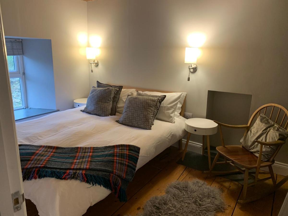 Min-Y-Fford Sleeps 6 Plus Pet นิวพอร์ต ภายนอก รูปภาพ